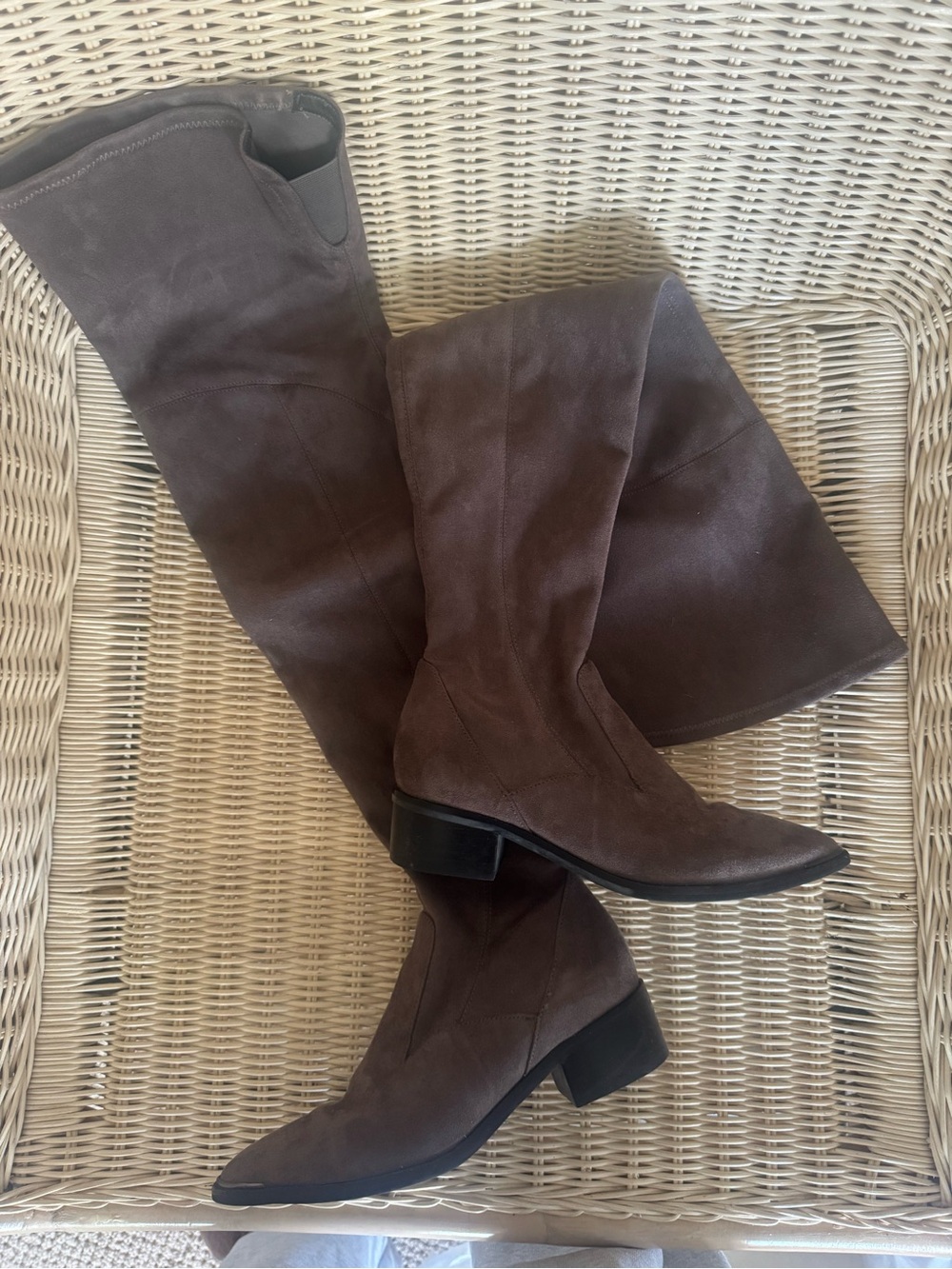 Women's Knee-High Suede Boots in Brown